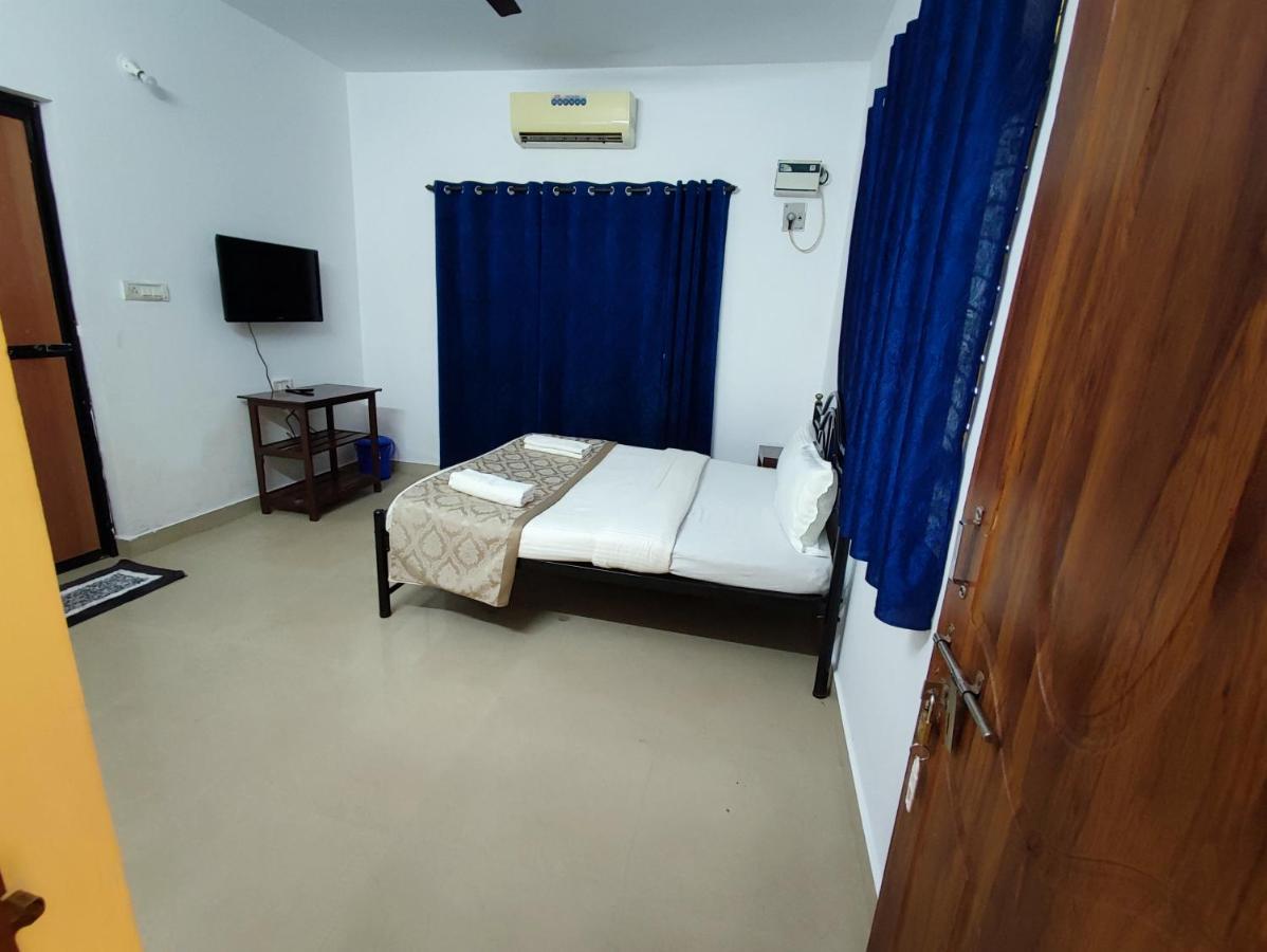 Maria Comfort Stay Baga Exterior photo